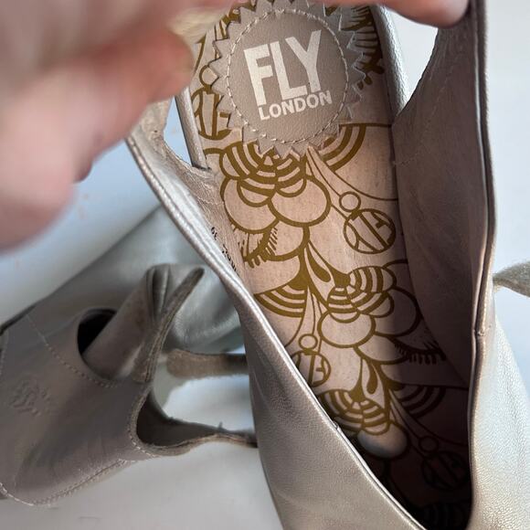 Fly London sandal size 8 wedge gold shimmer slingback peep toe EU 39 - Picture 9 of 10